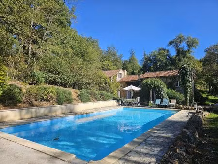 maison dans la campagne avec etang prive