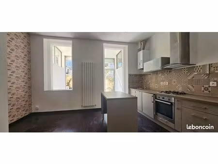 a st just - t2 de 45 m² + terrasse de 12 m² + cave 15 m² - ensoleillé  calme  + possibilit