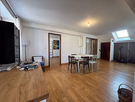 appartement rénové de 59 m2 sh au pied de la place ducale