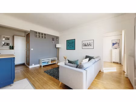 dernier étage lumineux et traversant