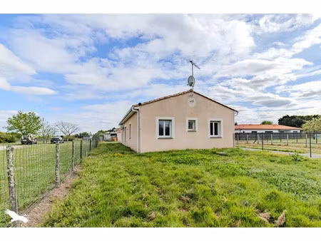 vente maison 4 pièces 84 m² à les peintures (33230)  169 000 €