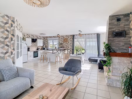 maison de plain pied individuelle 4 chambres jardin et garage.