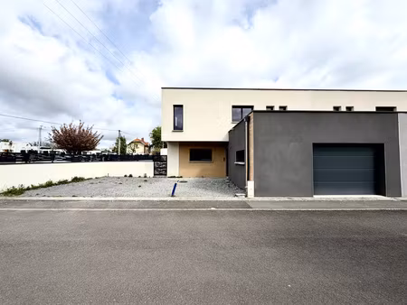 maison contemporaine à achever  allée des gabarres à pont-du-château