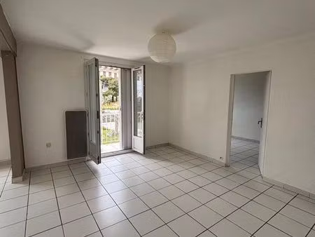 particulier vend t4 +garage