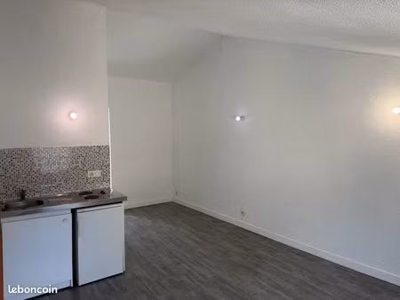 vends studio de 23 58m2+terrasse privative