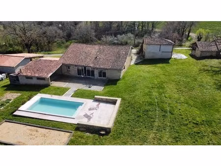 ensemble immobilier avec piscine