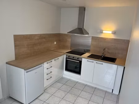 f1 avec entrée indépendante et cuisine équipée