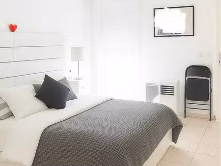 t2 meublé avec place de parking