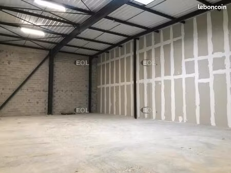 local d'activité 604 m²