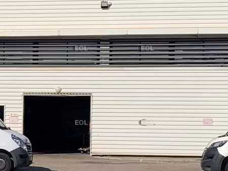 local bureaux 1 800 m²