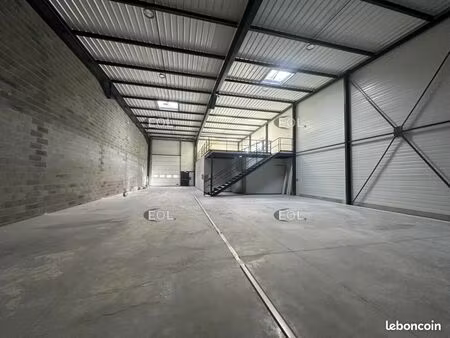 local d'activité 493 m²
