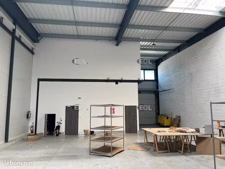 local d'activité 277 m²