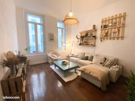 t3/4 meublé dans immeuble hausmannien