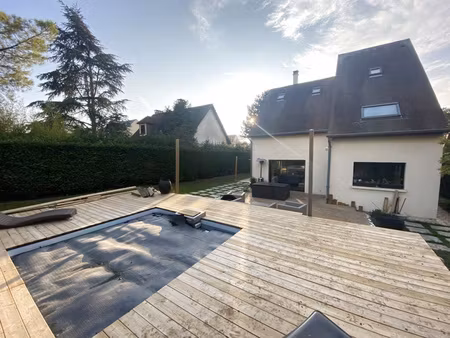 maison de 140 m2 carrez et 207 au sol avec terrain et piscine semi enterré et hors sol 3mx