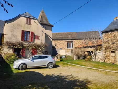 corps de ferme a renover sur 2948m²