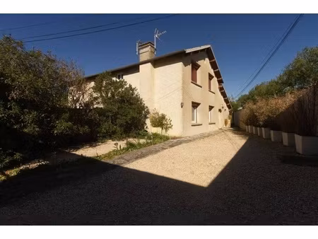 maison 9 pièces - 303 m²