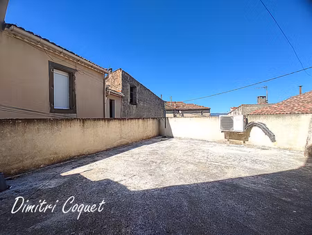 maison de village 3 terrasses  annexe et parking