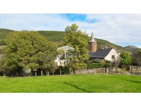 proche de l'aeroport  terrain constructible de 1368m²