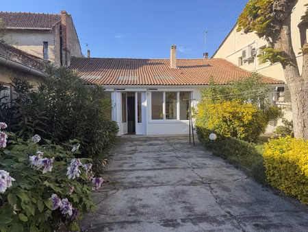 villeneuve sur lot  maison de ville de plain-pied avec garage et jardin