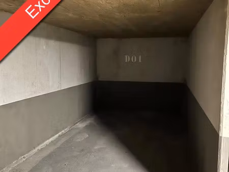 parking à vendre 14 m² - saint-martin-de-crau (13) - 10 500€