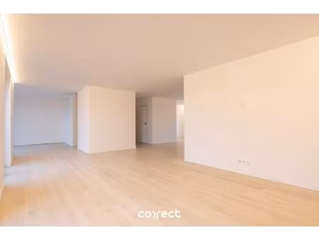 uitzonderlijk penthouse op de rand van de brugse binnenstad.