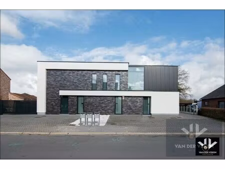 luxueus afgewerkt gvl app met riante tuin en terras