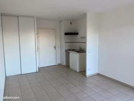 t2 lumineux 35m2+terrasse+parking-proche nîmes