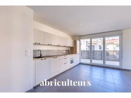 appartement - 85 m² - 4 pièces - vénissieux rue paul bert