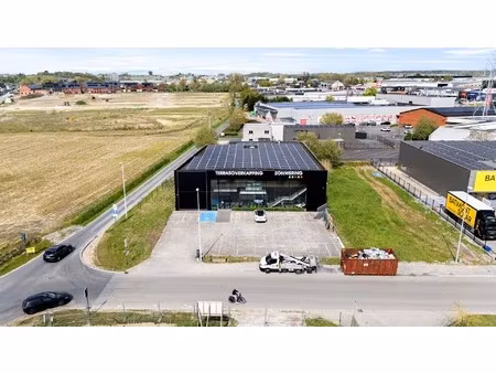 polyvalent bedrijfsgebouw met woonst op strategische locatie te koop