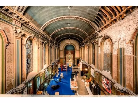 unieke neobarokke kapel met ondersteunende casco ruimte op een topligging in kortrijk