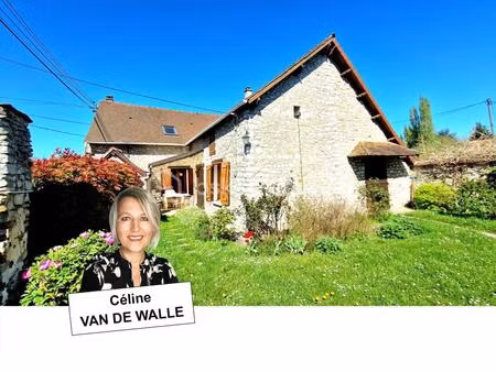 maison à fort potentiel avec dépendances – très beau jardin arboré