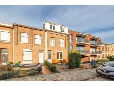 te renoveren woning met grote tuin