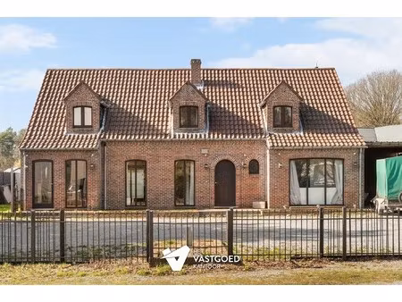 op te frissen energiezuinige woning met potentieel gelegen op een perceel van 650m² te bev