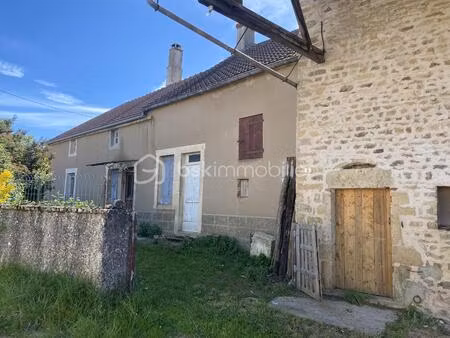 corps de ferme de 80 m² à menades