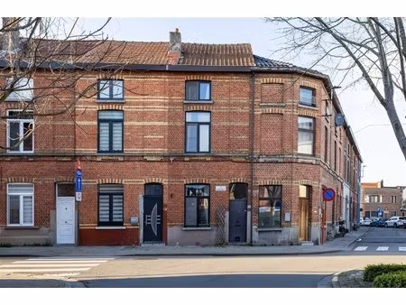 woning met potentieel en uitstekende ligging in sint-amandsberg.