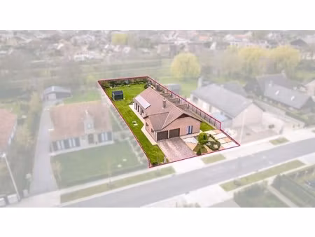 charmante alleenstaande bungalow met zuidgerichte tuin op ruim perceel in snaaskerke