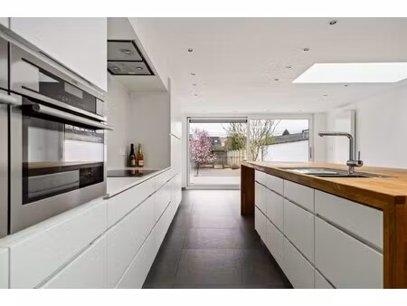 knap gerenoveerde woning met zonninge tuin nabij het centrum