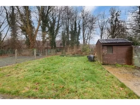 te renoveren gezinswoning met garage en tuin op 7are55