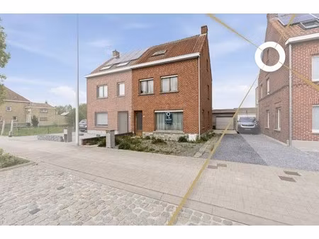 halfopen te renoveren woning met 4 slaapkamers  ruime tuin en garage op gunstige locatie t