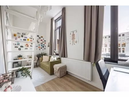 opbrengsteigendom met 5 gerenoveerde studentenkamers