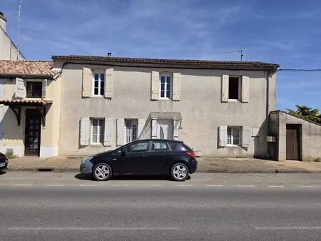 maison en pierre avec jardin et terrasse à nérac   lot et garonne