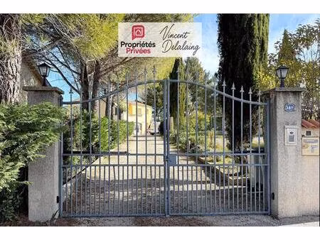 maison familiale avec piscine  studio indépendant et vue luberon