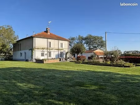 propriété 8 pièces 251 m²