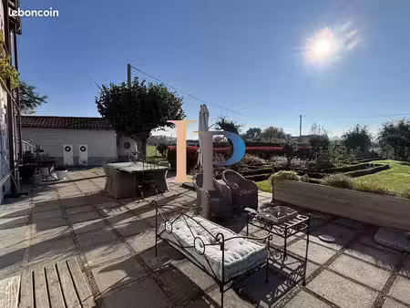 propriété 8 pièces 251 m²