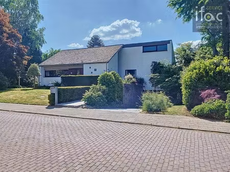 zonovergoten te renoveren villa nabij zoniënwoud