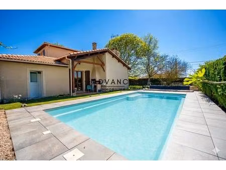 villa 5 pièces • terrain 1845 m² • piscine