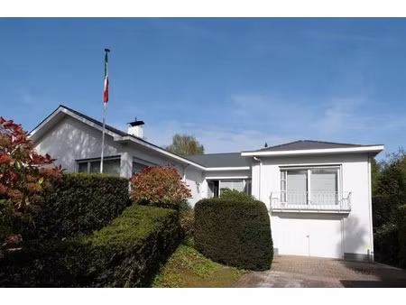 lichtrijk wonen op de grens van schilde en zoersel: op te frissen split-level woning met t