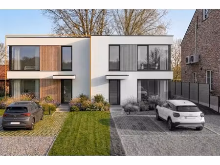 grond van 5a 31ca in rustige omgeving te paal