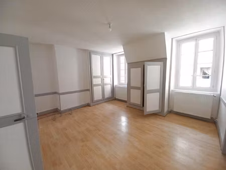 type 4 10 place saint etienne aurillac