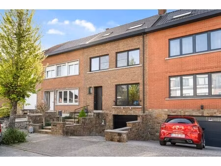 prachtig gerenoveerde woning met tuin  zonnepanelen en garage in sint‑pieters‑leeuw